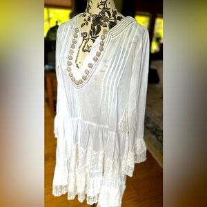 Niza White Tunic with Lace Accents
